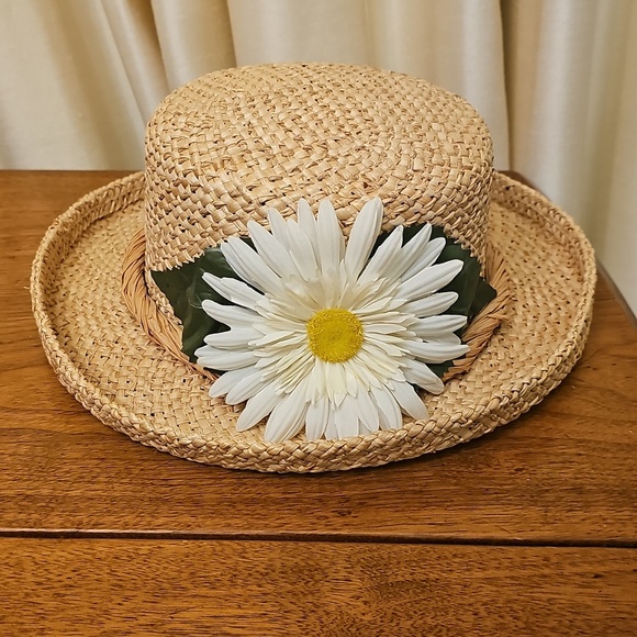 Accessories - Vintage Chic Straw Hat with White Daisy Detail​